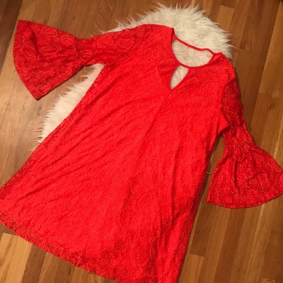 Haani Dresses & Skirts - Haani Woman 1X lace coral bell sleeve dress